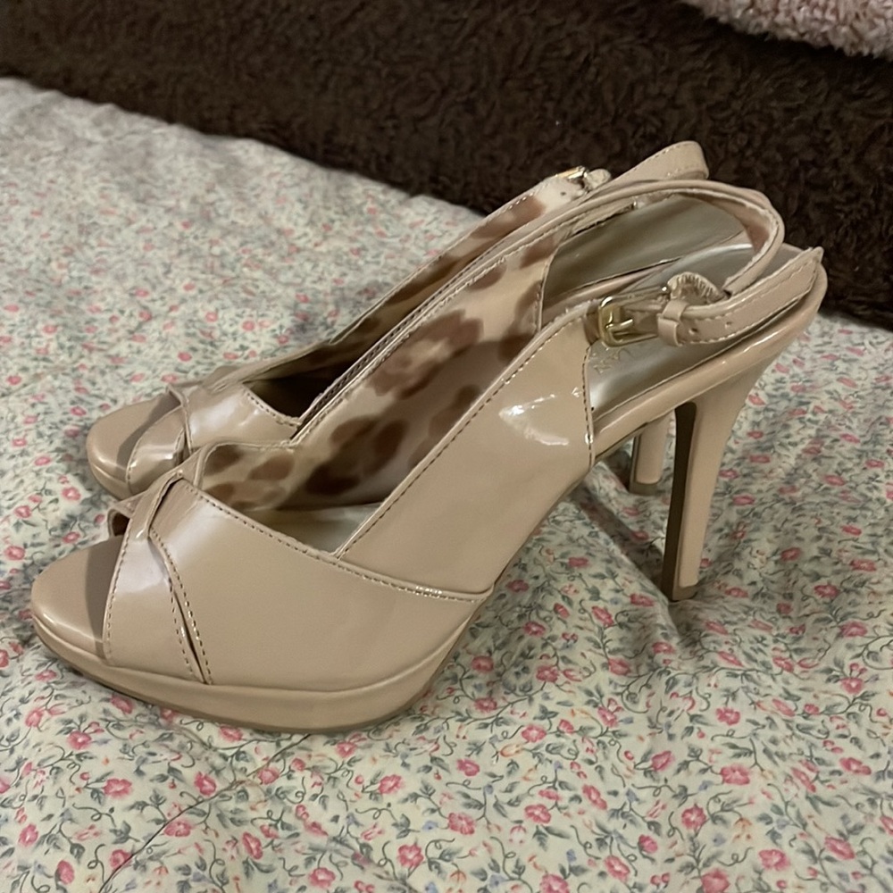 Shoe 👠 - Picture 3 of 6
